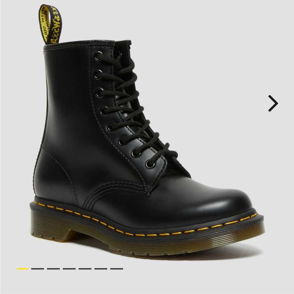 Dr. Martens 1460 Womens lace-up smooth leather lace up boots